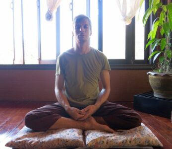 Easy_pose_Mats_meditation