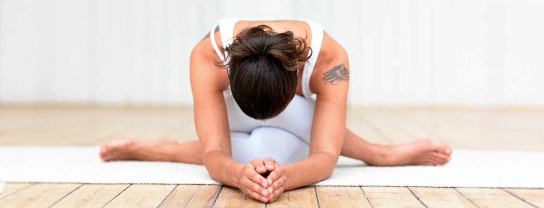 Yinyoga_Stor_Magdalena Yinyoga är långsam, mjuk och följsam yoga där man övar sig på medveten närvaro och är en av de minst ”farliga” av alla yoga-former.